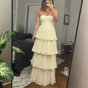 The Miyah Dress Champagne